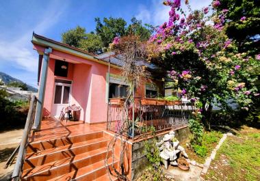 Charmante maison de 77 m2 avec vergers et terrasses à Sutomore