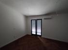 Apartament simpatik 33 m2 me një dhomë gjumi në tivat për shitje afër detit