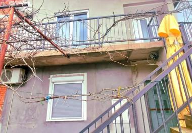 Charmante maison de 95 m2 avec vue sur la mer à Sutomore avec cheminée et terrasse