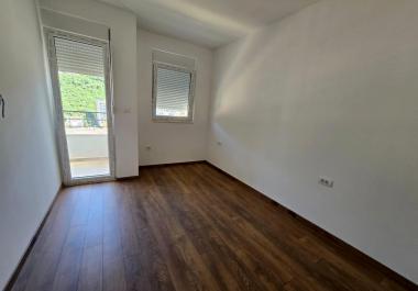 Nový Apartmán s výhľadom na more 47 m2 v Budve 8 minút chôdze od pláže