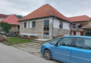 Potenciál renovace, dům s vynikající polohou v Kolašinu