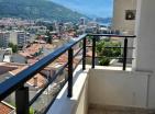 Nuovo appartamento di 45 m2 vista mare a Budva con terrazza