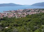 Exkluzívny 1430m2 pozemok s výhľadom na more v Tivat, Čierna Hora