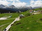 Terreno de primera calidad de 860m2 en Žabljak para mini hotel junto al centro de la ciudad