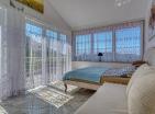 Impresionante villa de 241 m2 con piscina y vistas al mar en Buljarica