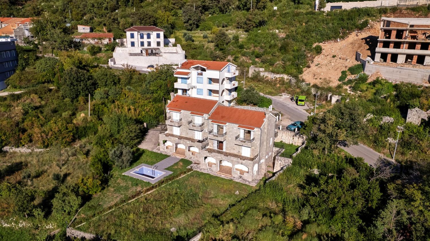 Impresionante casa panorámica con vistas al mar de 249 m2 en Blizikuće como mini hotel