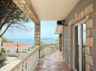 Lujosa villa con vistas al mar en Sutomore 340 m2 con piscina y terraza