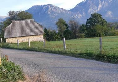 Invierta en una Pintoresca Tierra de Retiro de Montaña Cerca de Kolasin