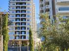 Nuevo estudio moderno en residencia con piscina, vistas panorámicas a la ciudad y a la montaña