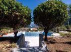 Casa de Lujo Junto al Mar de 450 m2 en Kotor con Impresionantes Vistas a la Bahía y Piscina