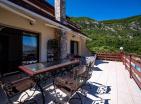 Casa de Lujo Junto al Mar de 450 m2 en Kotor con Impresionantes Vistas a la Bahía y Piscina