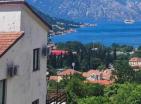 Casa de Lujo Junto al Mar de 450 m2 en Kotor con Impresionantes Vistas a la Bahía y Piscina