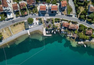 Superbe Appartement de 80 m2 avec vue sur la mer à Risan en Première ligne