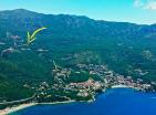 Οικόπεδο 730 m2 πάνω από το Sveti Stefan για την κατασκευή μιας πανοραμικής βίλας lux