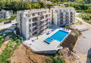 Nuovo lussuoso appartamento di 62 m2 con piscina a Seoca, Budva