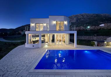 Luxueuse villa à Dobra Voda avec vue panoramique sur la mer, piscine et immense terrain