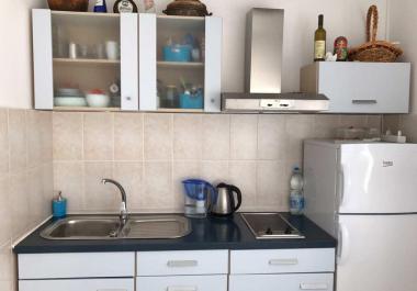 2 dhoma apartament në Petrovac, 700 m për në plazh