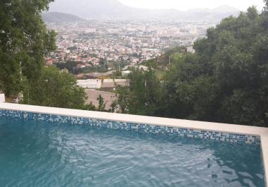 Maison dans Suse, la capitale, avec une vue magnifique et une piscine