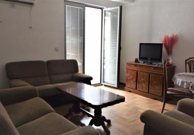 Appartement de 95m2 avec deux chambres à coucher et une grande terrasse à Budva, Rozino district