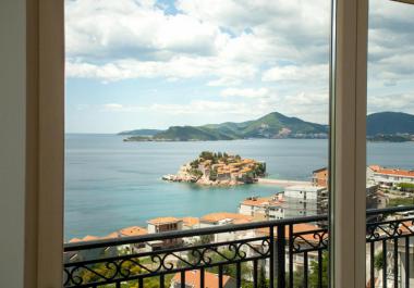 Lakás épület lenyűgöző kilátással a Sveti Stefan