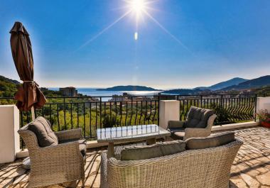 Villa de luxe en Becici avec piscine et appartements