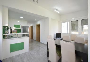 Apartma s 4 spalnici, blizu centra Tivat