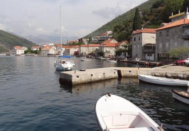 Stone house a tengerparton, Tivat